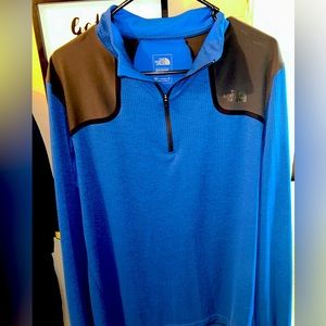 Men’s medium NorthFace sweater.